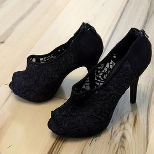 Apt 9 lace heeled bootie